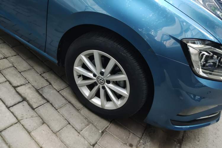 Used Volkswagen Golf Sportsvan 2019 280TSI Automatic Trendy Model China VI Standard Right Front Wheel Hub