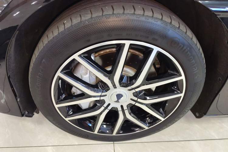 Used Denza Z9 2024 1100 km Four-Wheel Drive Max Version
