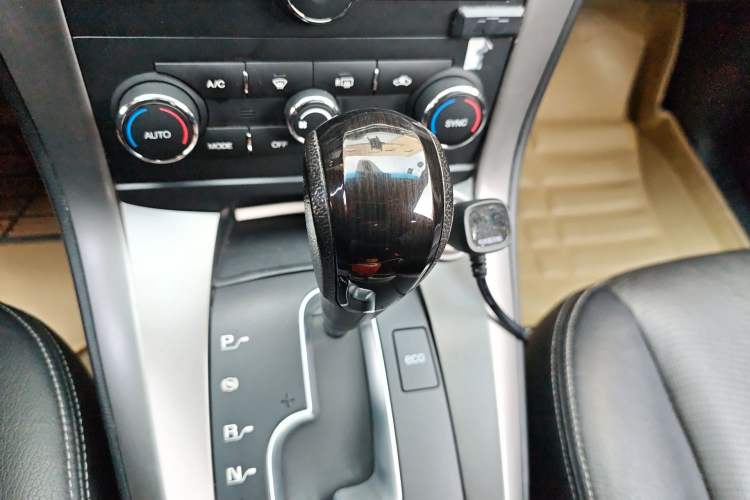 Used Chevrolet Captiva 2017 2.4L Two-Wheel Drive Urban Version 7 Seats Gear Lever