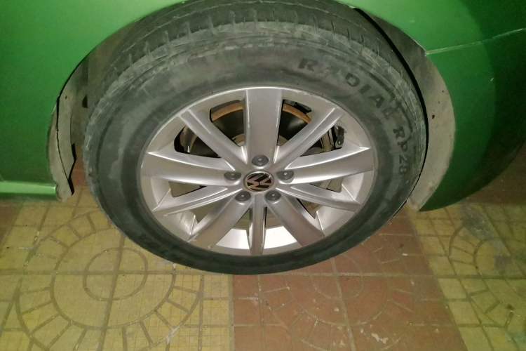 Used Volkswagen Polo 2013 1.4L Automatic Luxury Edition Right Front Wheel Hub