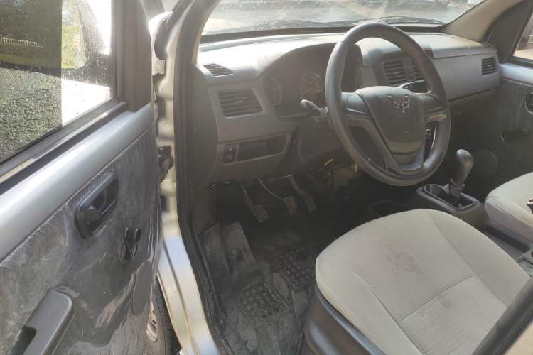 Used Wuling Rongguang S 2023 1.5L Basic Enclosed-Window Vehicle 2 Seats
