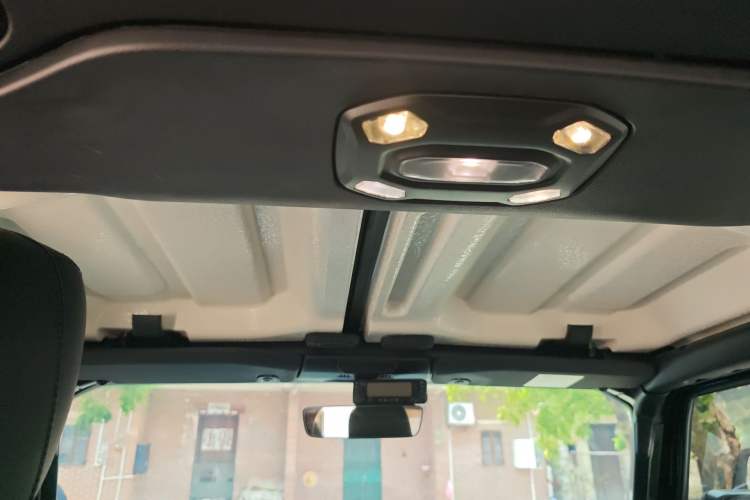 Used Jeep Wrangler 2019 2.0T Sahara Four-Door Version China VI Emission Standard
