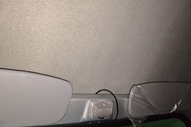 Used Wuling Zhiguang 2020 1.2L Van Utility Model China VI Emission Standard 2 Seats LSI Headliner