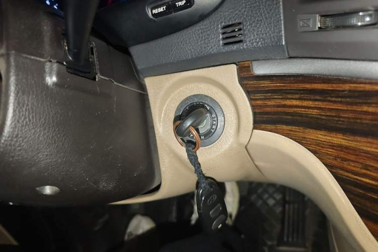 Used Hyundai Santa Fe Classic 2012 2.4 Comfort Edition 7-Seater Four-Wheel Drive Vehicle Key