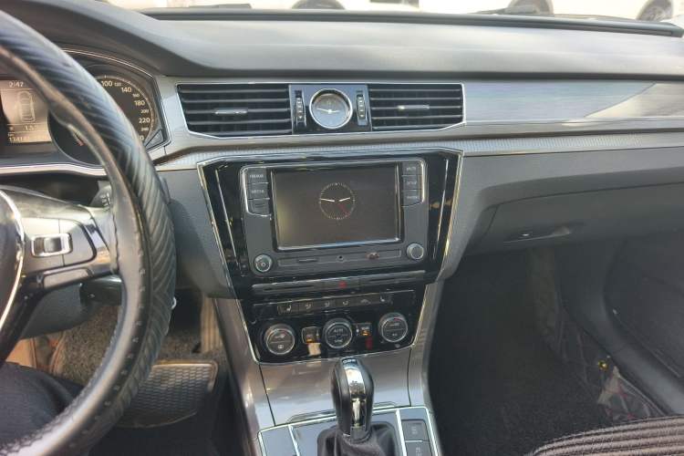 Used Volkswagen Passat 2016 330TSI DSG Luxury Edition
