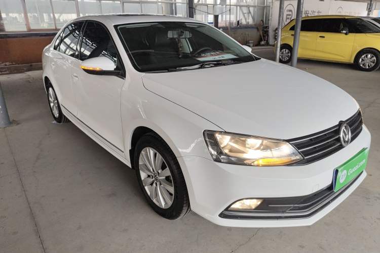 Used Volkswagen Sagitar 2015 1.6L Automatic Comfort Model
