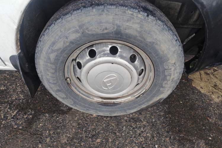 Used SAIC MAXUS Xintu V80 2019 2.5T Classic Version 6-Speed Manual – Aoyuntong Modified Long Wheelbase Mid-Height 7-Seater