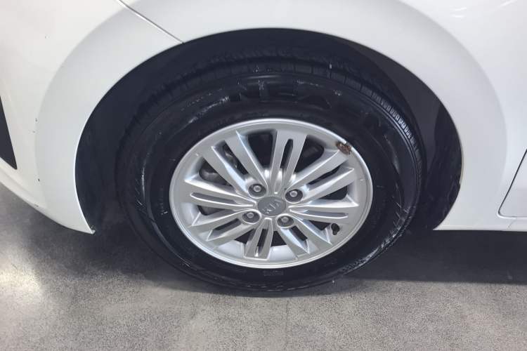 Used Kia Pegas 2020 Revised Version 1.4L Automatic Comfortable with Sunroof Left Front Wheel Hub