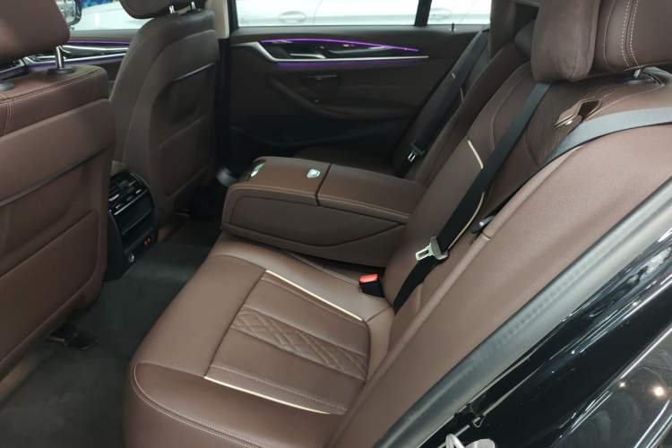 Used BMW 5 Series 2022 Second Facelift 525Li Luxury Package Left Rear Seat