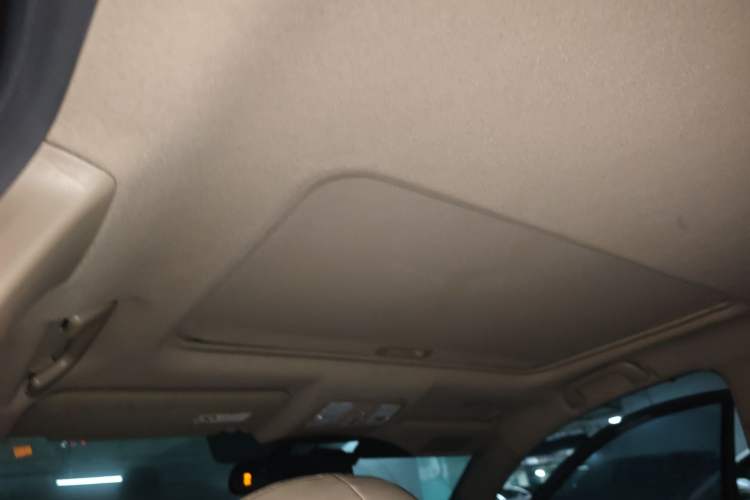 Used Toyota RAV4 2012 Luxurious 2.4L Automatic 4x4 with Stylish Features Headliner