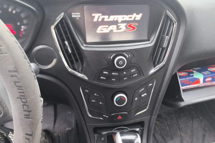 Used GAC Trumpchi GA3S Vision 2014 1.6L Automatic Luxury ESP Version Audio And AC Panel