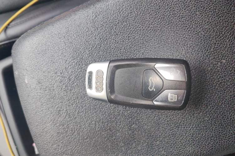 Used Audi A4L 2017 40 TFSI Ambition Edition Vehicle Key