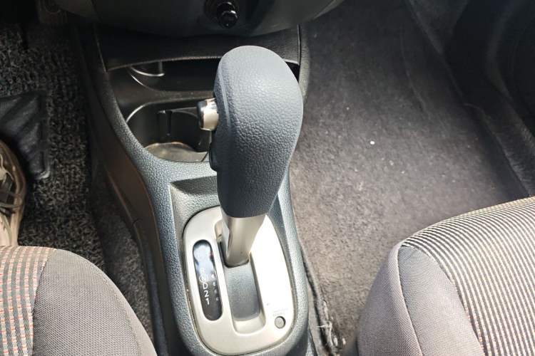 Used Nissan Livina 2010 JINRUI Edition 1.6L Automatic Standard Model Gear Lever