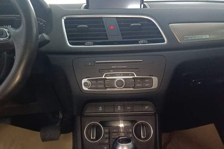 Used Audi Q3 2017 40 TFSI quattro all-wheel-drive sport model
