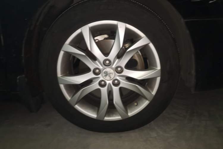 Used Peugeot 508 2011 2.3L Automatic Luxury Edition Right Front Wheel Hub