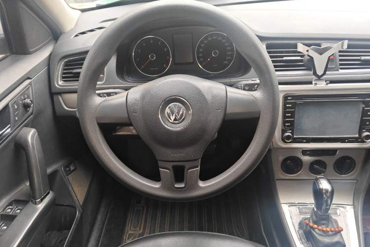 Used Volkswagen Lavida 2015 1.6L Automatic Comfort Edition
