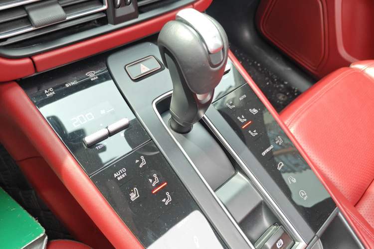 Used Porsche Macan 2024 Macan 2.0T