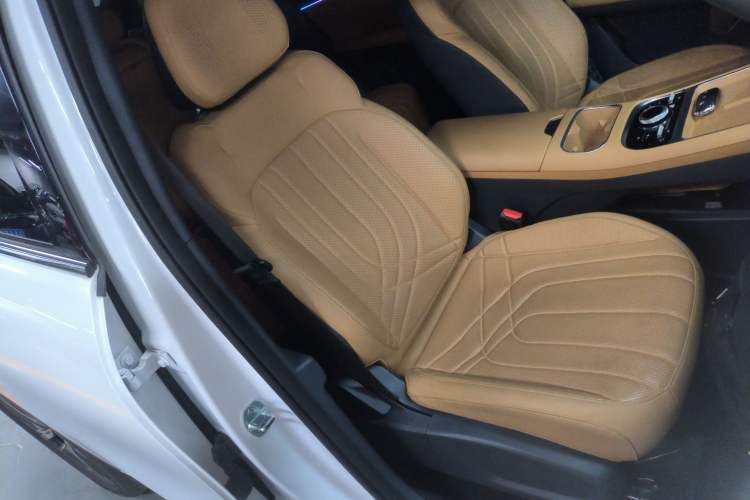 Used Geely Galaxy Xingjian 7 EM-i 2025 120km Launch+ Version Right Front Seat