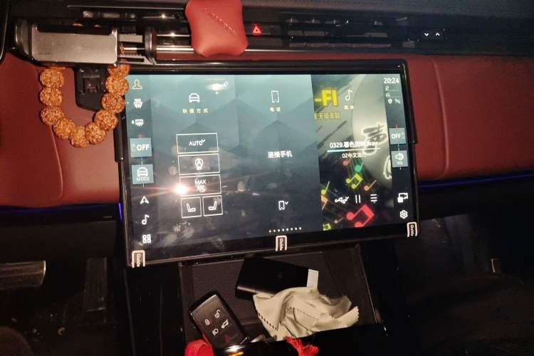 Used Land Rover Range Sport 2025 400 PS Dynamic SE Audio And AC Panel