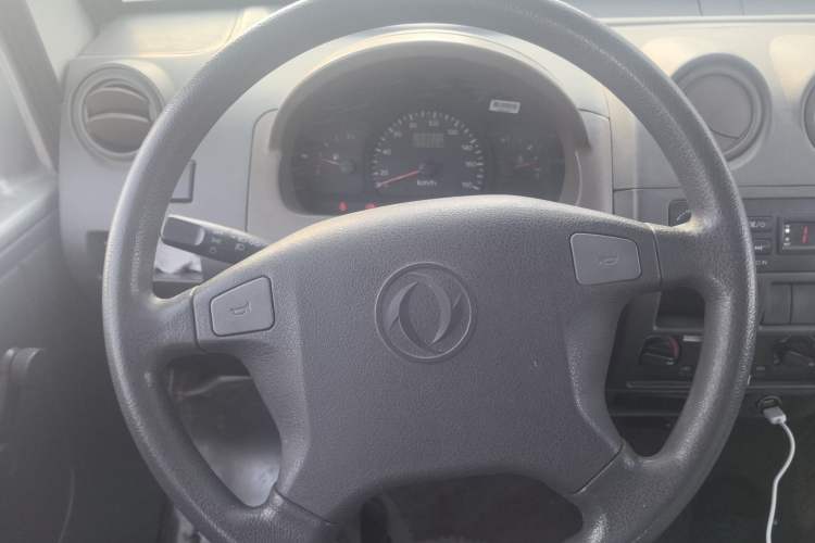 Used Dongfeng Xiaokang K07 2015 1.0L Practical E-commerce Version AF10-12 Steering Wheel