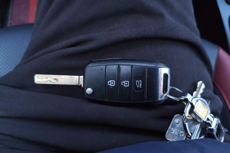 Used Kia KX Cross 2017 1.4L MT GLS Vehicle Key