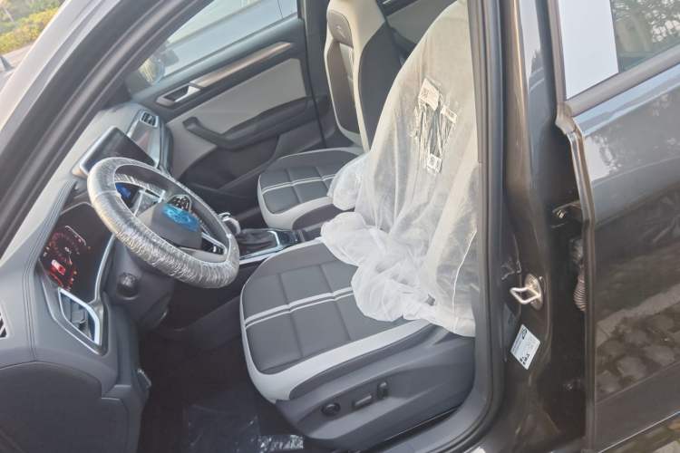 Used Volkswagen T-ROC 2025 Facelifted 300TSI DSG Two-Wheel-Drive Starlight Edition