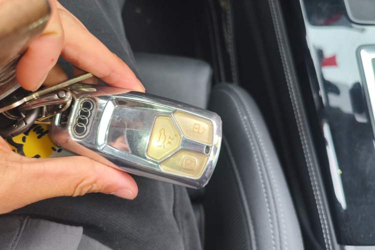 Used Audi Q5L Sportback 2021 40 TFSI Fashion Model Vehicle Key