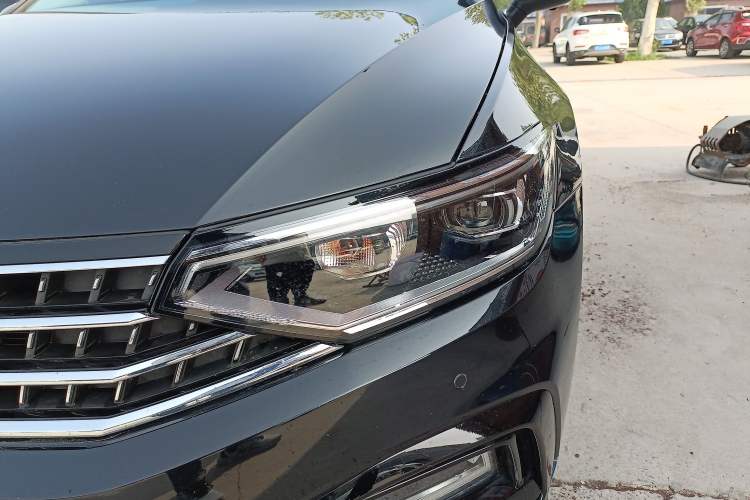 Used Volkswagen Magotan 2023 2 Million Units Limited Edition 330TSI DSG Leading Version Left Front Headlight