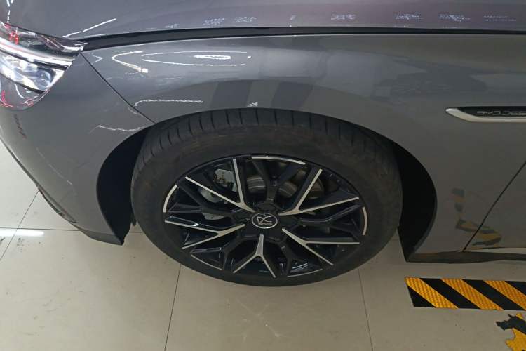 Used BYD Han 2025 DM-i 125KM Prestige Model Left Front Wheel Hub