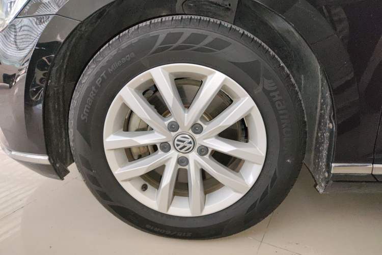 Used Volkswagen Magotan 2020 280TSI DSG Comfort Edition Left Front Wheel Hub