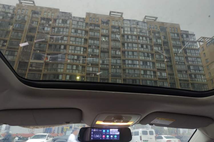 Used Roewe RX5 2016 20T Two-Wheel Drive Automatic Internet Smart Edition
