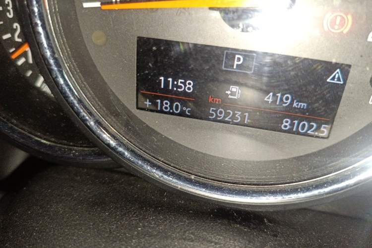 Used MINI 2018 1.5T ONE Five-Door Edition Odometer Close Up