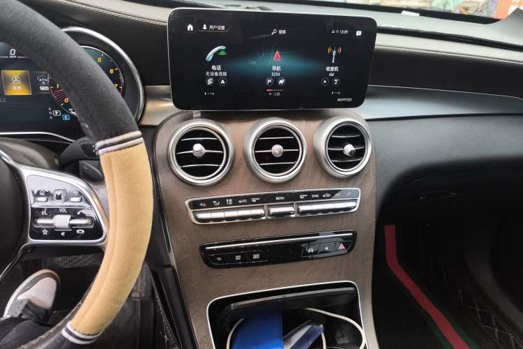 Used Mercedes-Benz GLC 2020 Facelift GLC 260 L 4MATIC Luxury Edition Audio And AC Panel