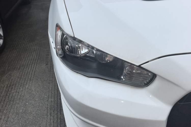 Used Mitsubishi Lancer EX 2016 1.8L CVT Black-and-White Retro Edition