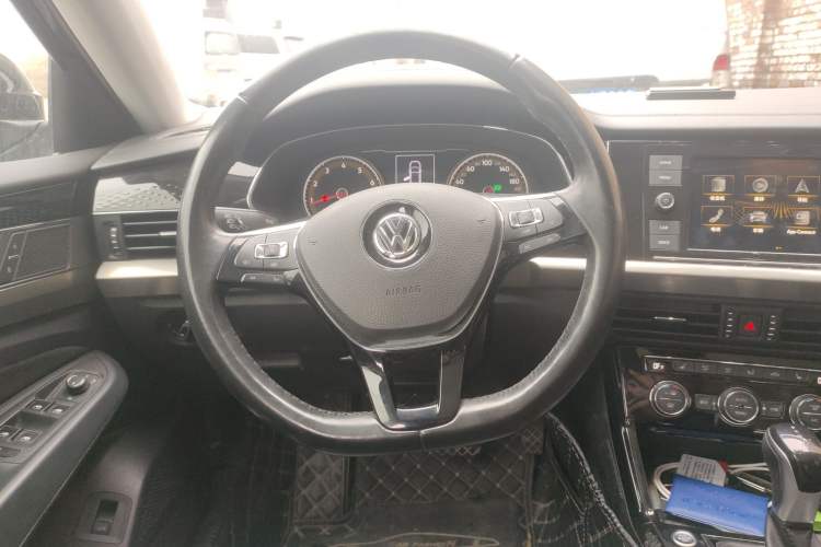Used Volkswagen Passat 2019 330TSI Elite Edition China VI Steering Wheel