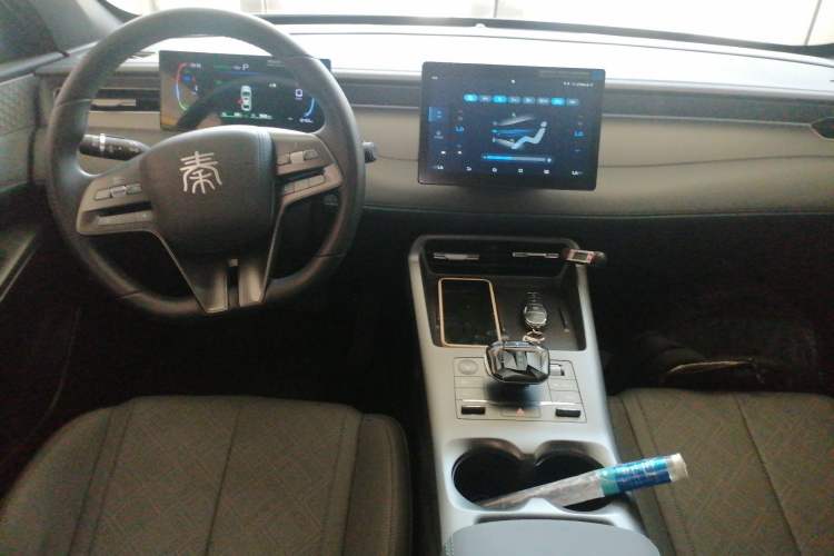 Used BYD Qin PLUS 2025 DM-i Smart Drive 55KM Leading Model Center Console