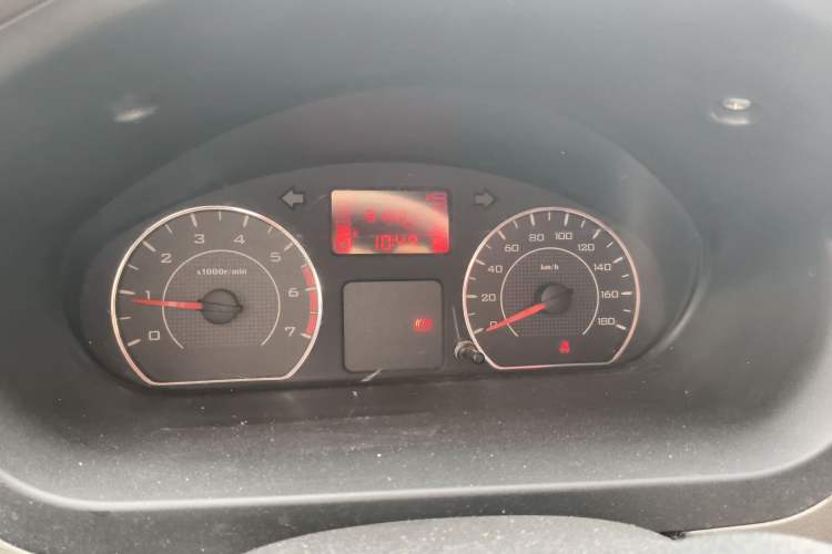 Used Wuling Rongguang V 2019 1.5L Van - Utility Model Odometer Close Up