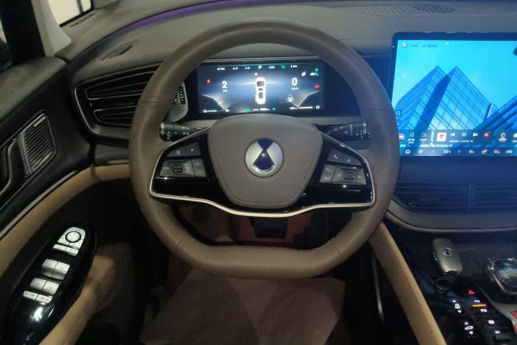 Used Denza D9 2022 DM-i 970 Four-Wheel Drive Flagship Model
