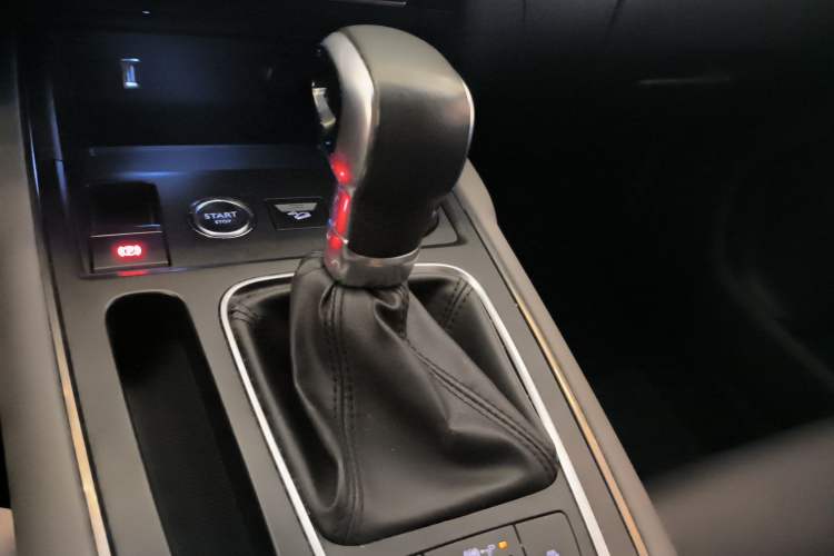 Used Citroen C5 AIRCROSS 2017 350THP Luxury Model Gear Lever