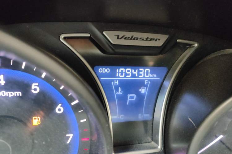 Used Hyundai Veloster 2012 1.6T Automatic Luxury Edition Odometer Close Up