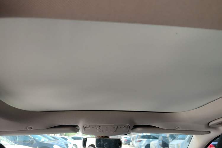 Used Mercedes-Benz E-Class 2018 Facelift E 300 L Luxury Edition Headliner