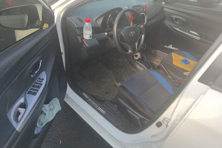 Used Toyota YARiS L Zhi Xuan 2017 1.5G CVT JingSu Model with Upgraded Sunroof
