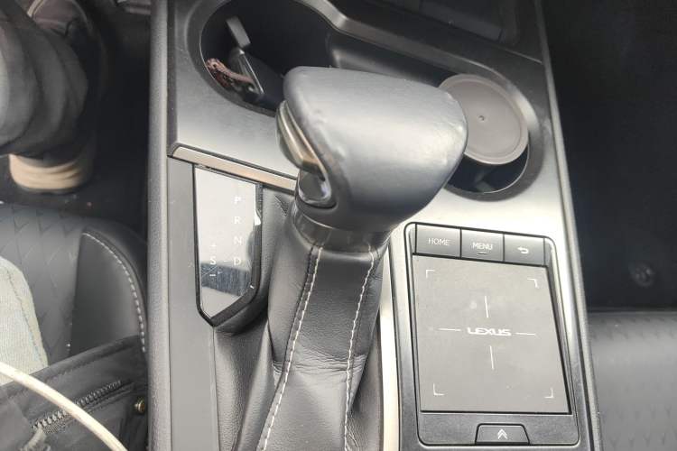 Used Lexus UX 2019 260h Explore-Cool Edition China V Standard Gear Lever