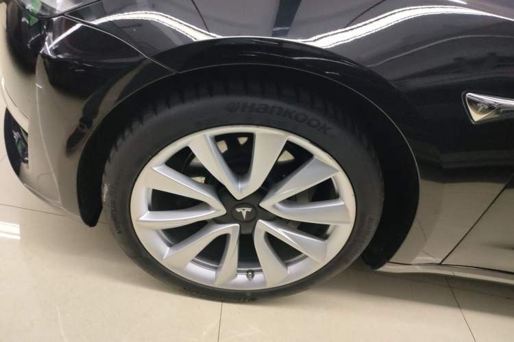 Used Tesla Model 3 2019 Long-Range All-Wheel-Drive Version
