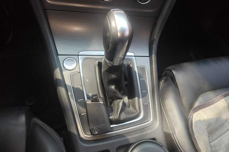 Used Volkswagen Golf 2016 230TSI Automatic Luxury Version
