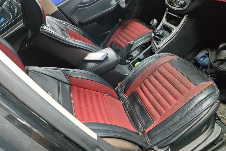 Used Baojun 560 2015 1.8L manual luxury version
