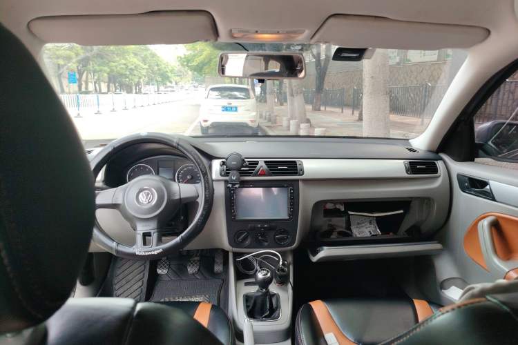 Used Volkswagen Bora 2012 1.6L Manual Fashion Edition