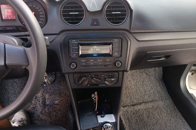 Used Volkswagen Jetta 2015 Value Edition 1.6L Manual Fashionable Style Audio And AC Panel