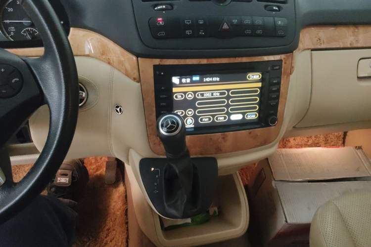 Used Mercedes-Benz Viano 2013 3.0L Hospitality Edition Gear Lever