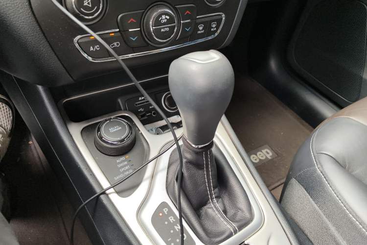 Used Jeep Cherokee 2016 2.4L Superior Edition Gear Lever